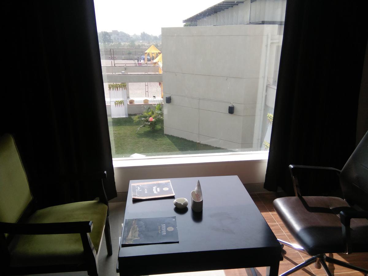 Silver Estate Resort Tikamgarh Buitenkant foto