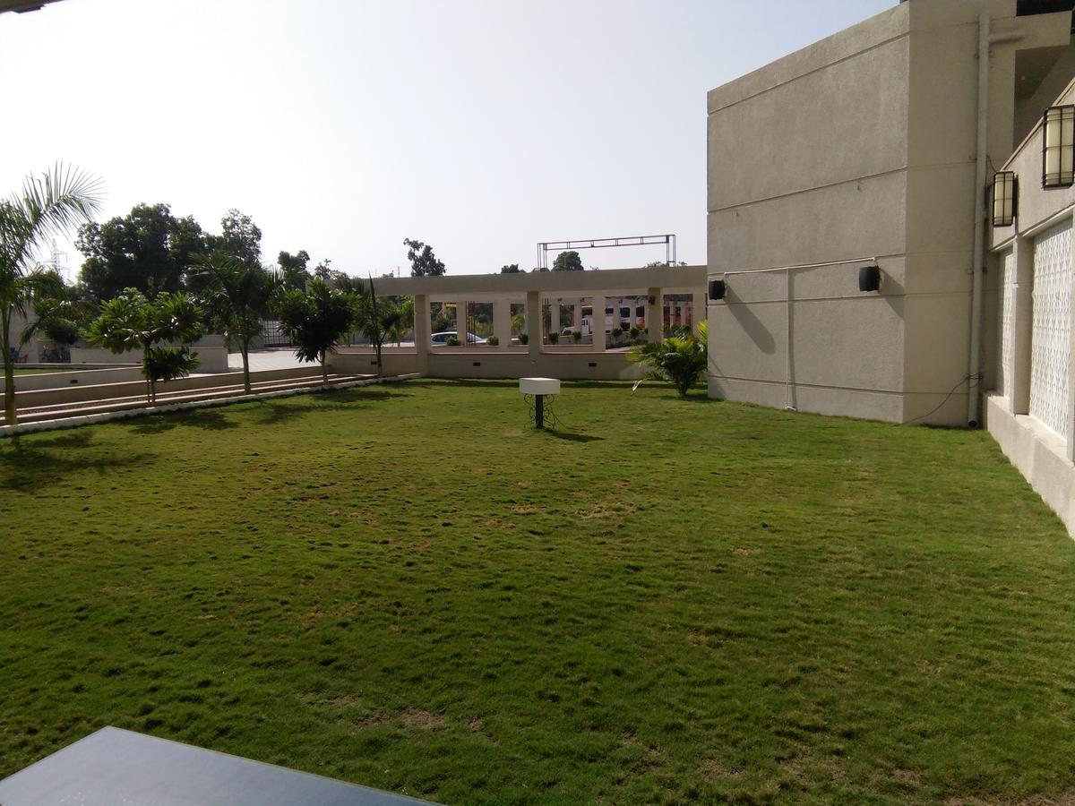 Silver Estate Resort Tikamgarh Buitenkant foto