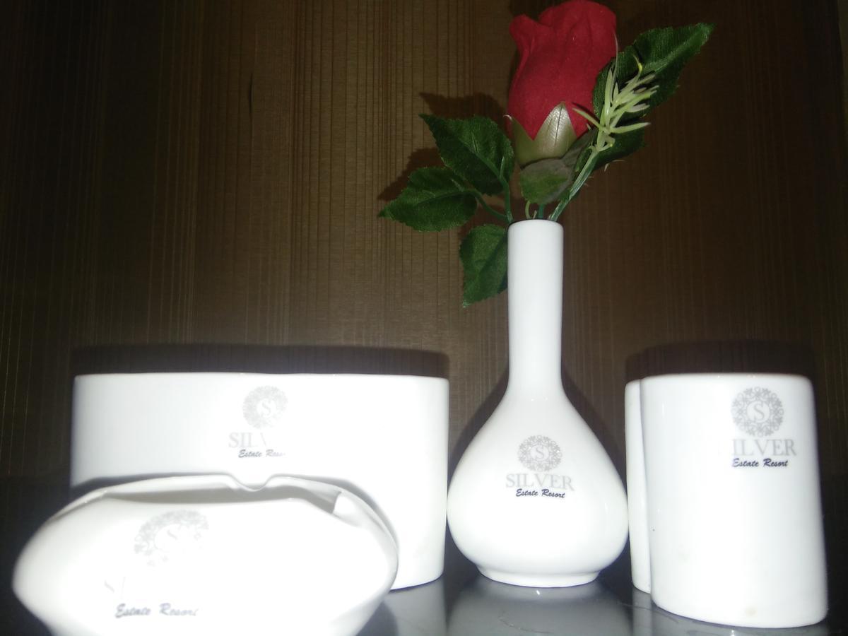 Silver Estate Resort Tikamgarh Buitenkant foto