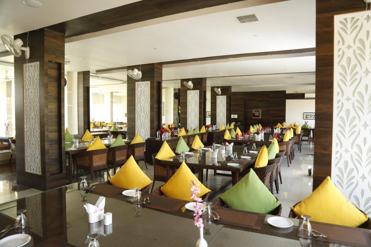Silver Estate Resort Tikamgarh Buitenkant foto